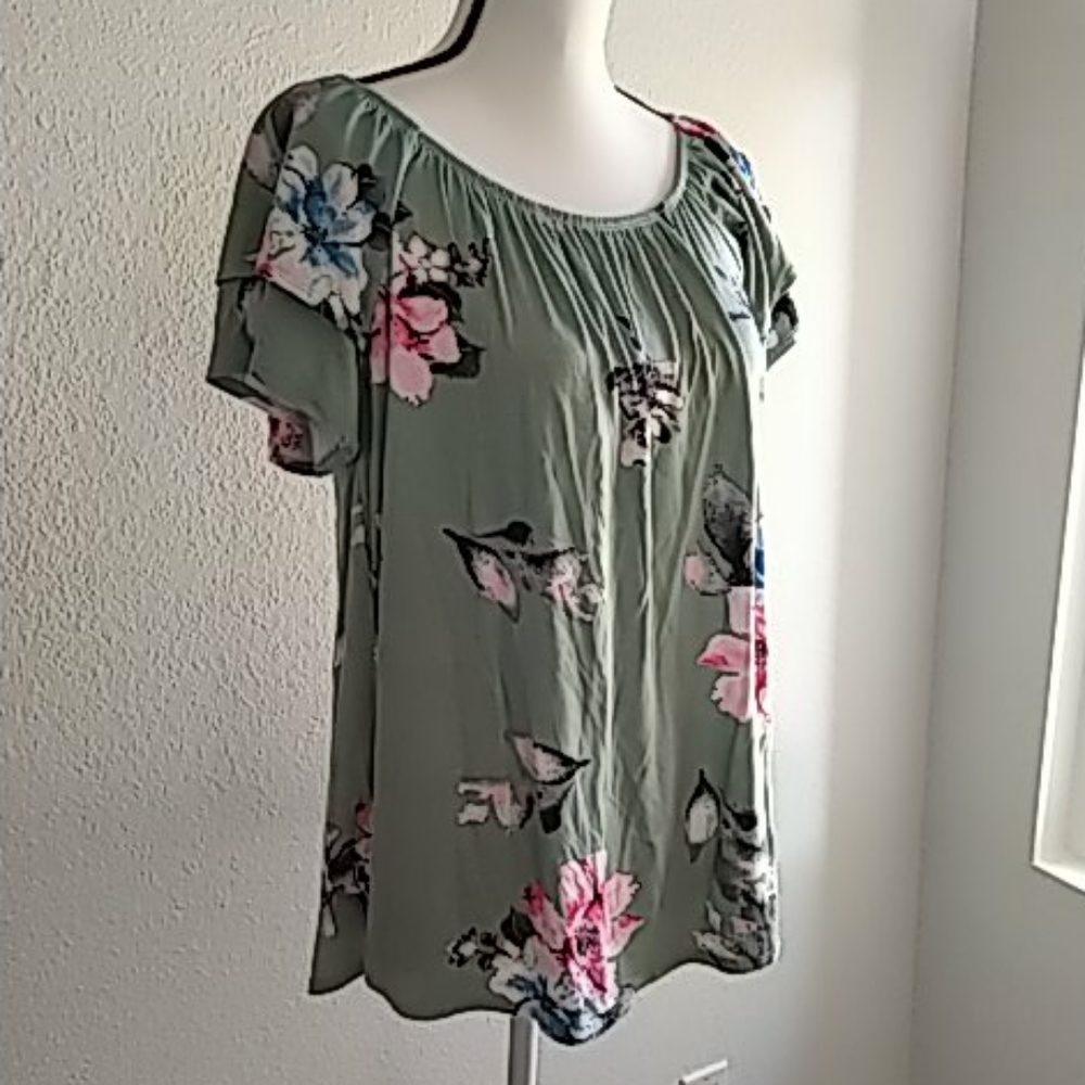 MOA USA cute floral flowing top M